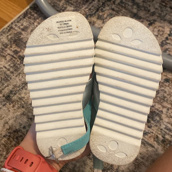 Oomphies Bloom Toddler Girl Sandals - Picture 3 of 3